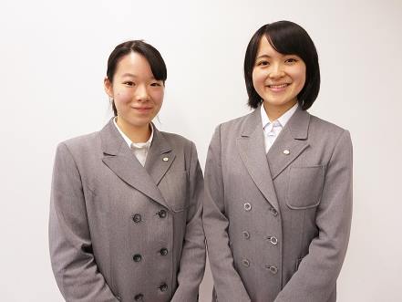 慶應義塾女子高校の生徒会が運営しているサイトの制服紹介でも同じ制服が紹介されています。
